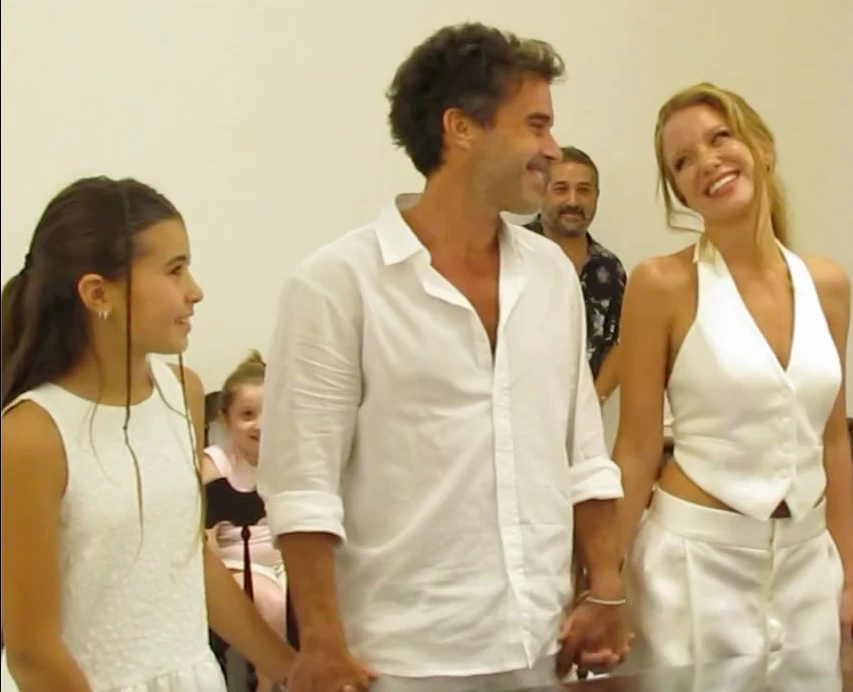 QUIEN PUDIERA: CABRE SE CASO DE LA MANO DE SU HIJA RUFINA. CUANTA TERNURA.