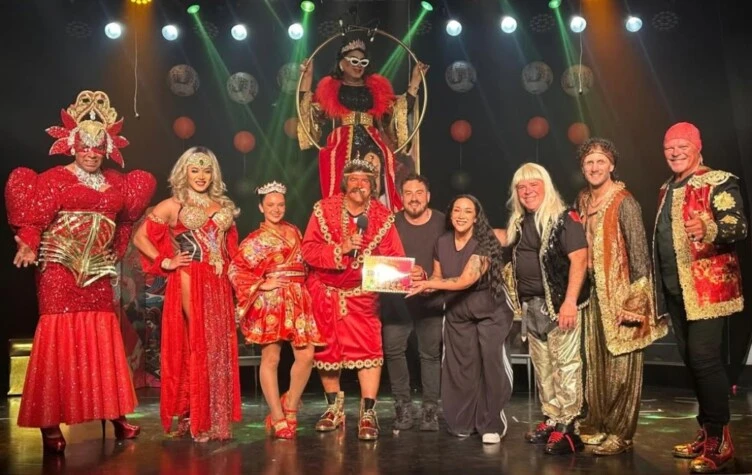 LA OBRA "ASIA CALIENTE"