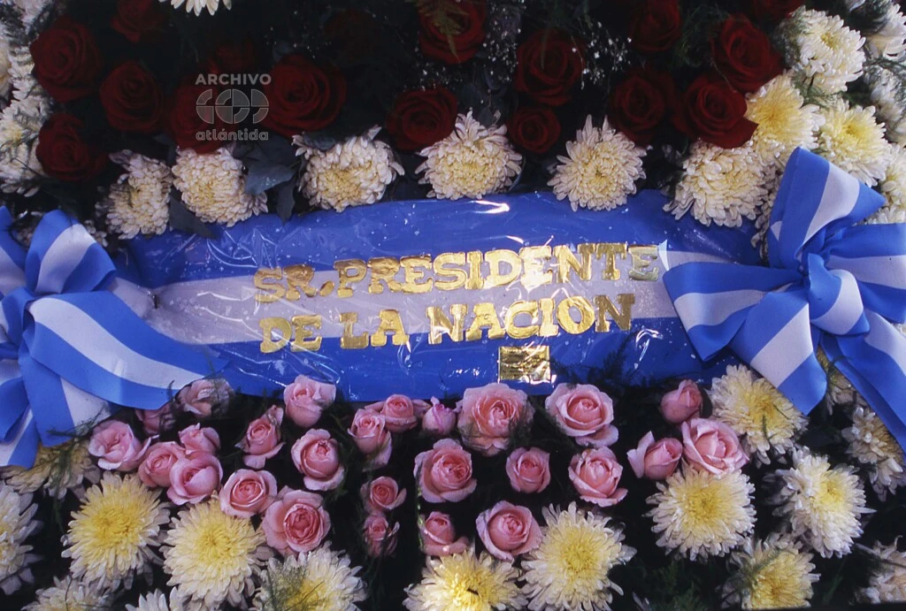 MENEM, PRESENTE HASTA EL ULTIMO DIA. LE MANDO UNA CORONA A SU NOMBRE. 