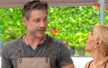 Rodrigo Cascón cocinó desnudo y sufrió un riesgoso incidente doméstico: "La bondiola se puso..."