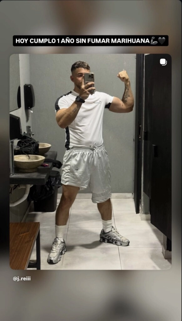EL POSTEO DE J REIII CELEBRANDO UN AÑO SIN FUMAR PORRO.