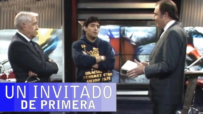 ARAUJO Y MACAYA ENTREVISTANDO A DIEGO MARADONA.