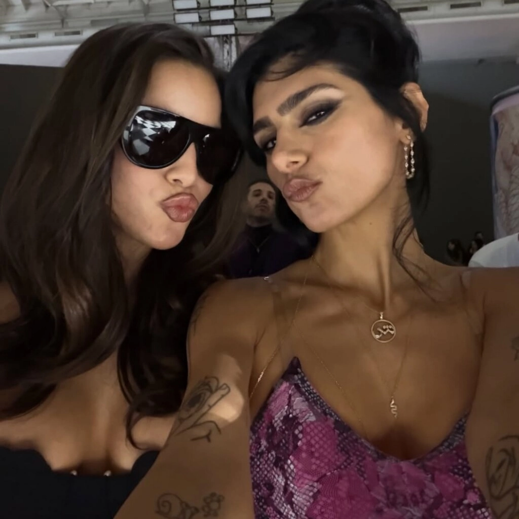 Emilia Mernes y Mia Khalifa. (Foto Instagram)