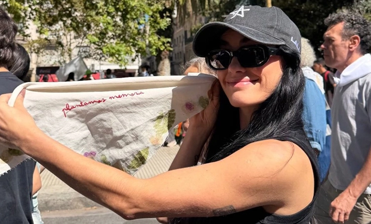 Lali Espósito en la marcha por el 24 de marzo