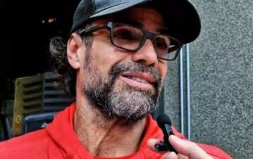 Luciano Castro fue a la cancha a ver a su equipo y generó controversia entre los hinchas: "¿Este no era el que...?"