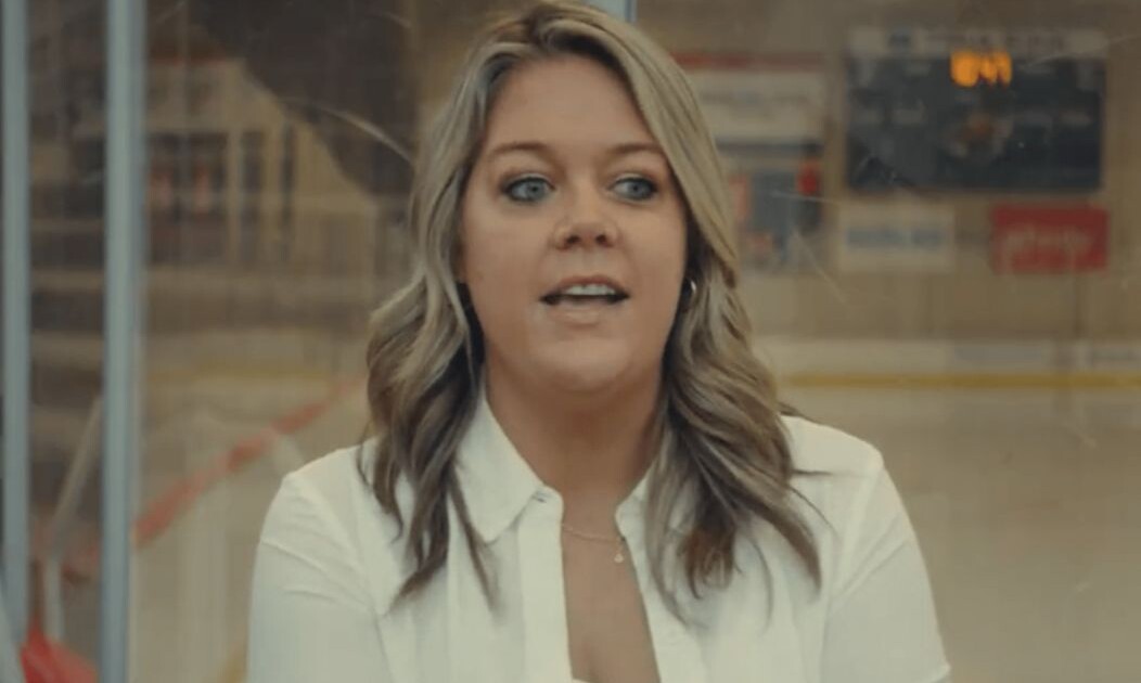 Murió a los 37 años una de las periodistas más determinantes: se prendió fuego su casa y falleció junto a sus tres hijos