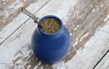 No tires la yerba usada del mate: el sorprendente uso en el hogar que cada vez más gente aplica