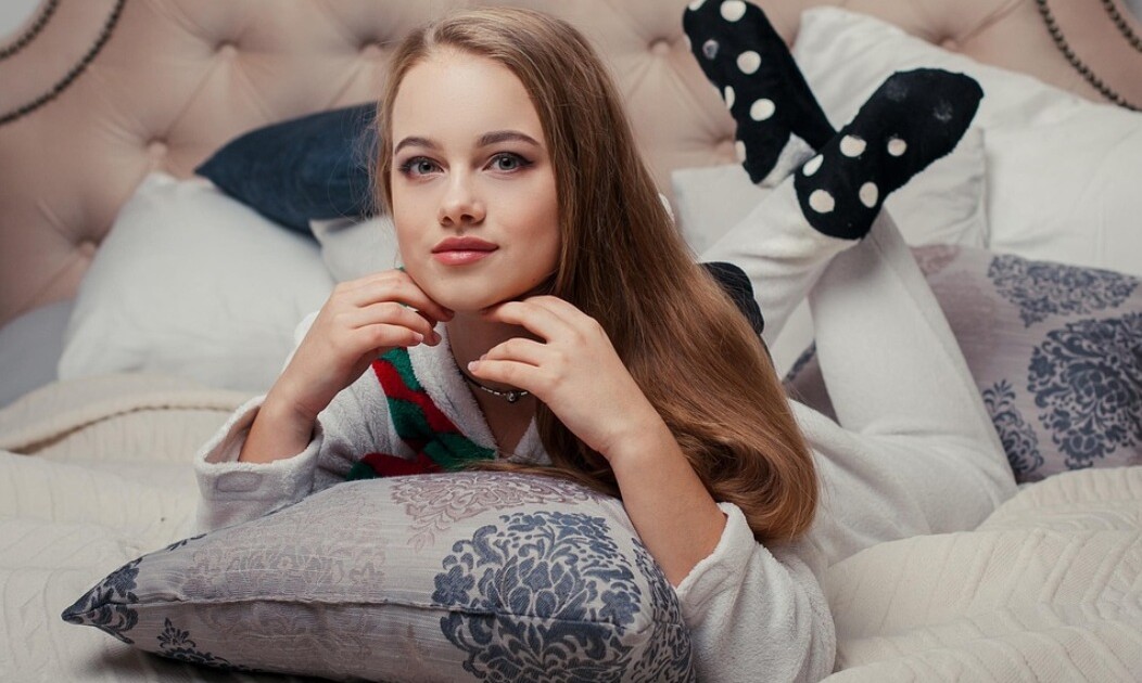 Por qué cada vez más personas duermen con medias, incluso cuando no hace frío