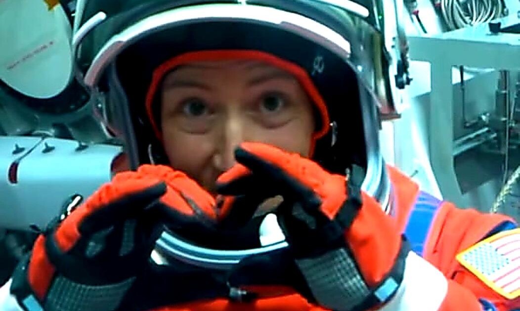 El detalle incómodo: cómo hacen los astronautas para ir al baño en el espacio y por qué la NASA guarda todo