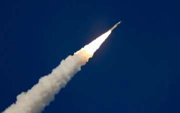 Cuándo llegará a la Luna la misión Artemis II y a qué velocidad viaja el cohete de la NASA.