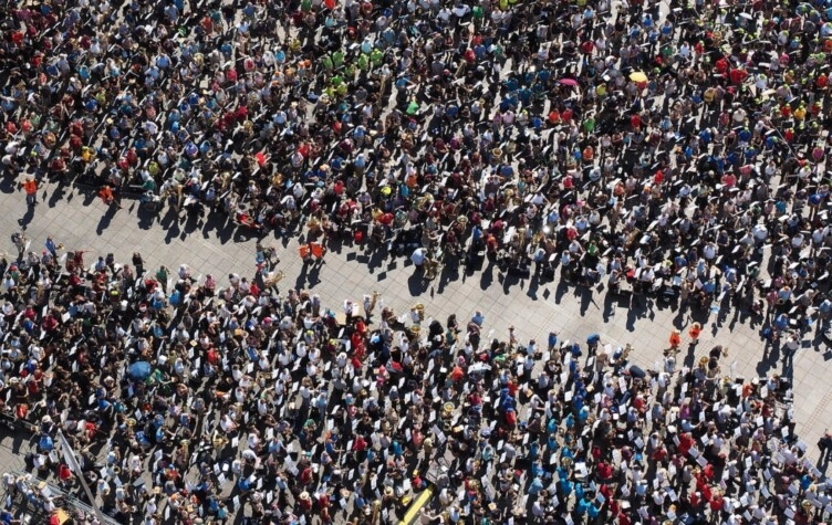 Cuántas personas hay en el mundo: el estudio que pone en duda la cifra de 8.000 millones.