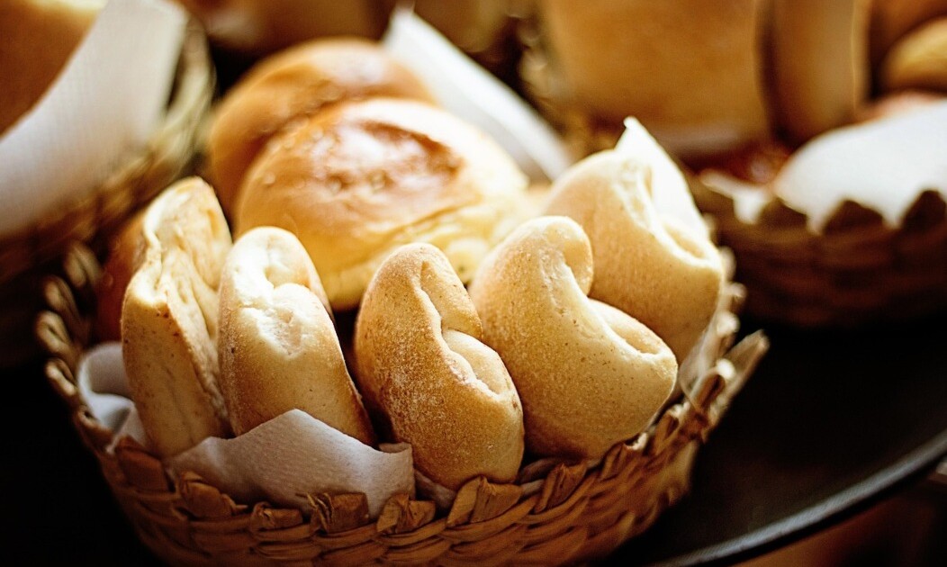 Ni la heladera, ni la alacena: dónde conviene guardar el pan para que dure más tiempo