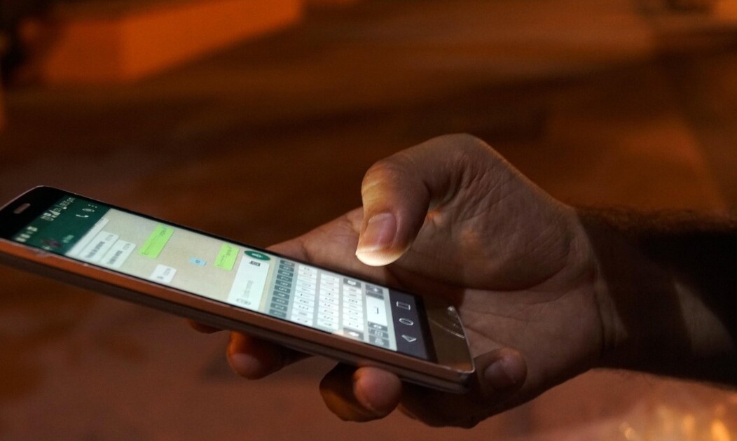 El error con el celular que casi todos cometen y puede pasar factura todos los días