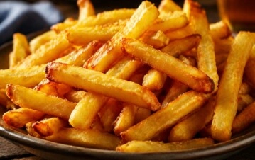 El secreto mejor guardado de los chefs: el truco con vinagre que transforma las papas fritas.