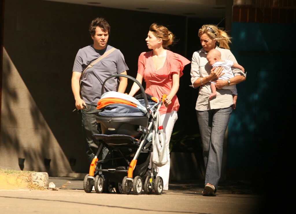 TODO TIEMPO PASADO FUE MEJOR: LOS JUVENILES FLORENCIA Y GUIDO PASEAN A ROMEO, EL HIJO QUE YA ES UN ADOLESCENTE.