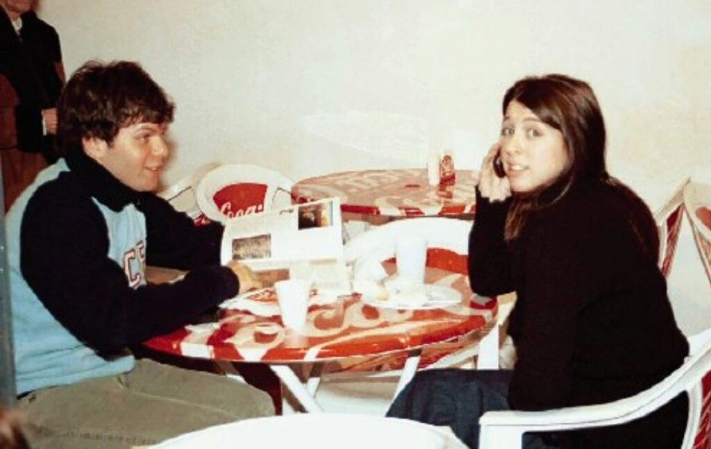 DOS NENES. GUIDO Y FLORENCIA HICIERON BUENAS MIGAS EN VERANO DEL 98. DESPUES NO LES QUEDO NI ESO.