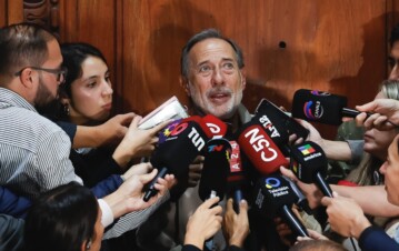 El desgarrador adiós de Guillermo Francella a Luis Brandoni en su velatorio: “Es una pérdida muy fuerte”