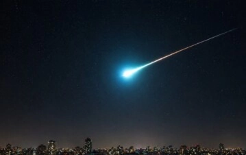 Impacto en Buenos Aires: una bola de fuego iluminó el cielo y generó toda clase de teorías
