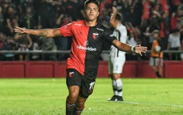 Nacho Lago, de Colón, es el primer jugador en la historia del fútbol argentino en admitir su homosexualidad.