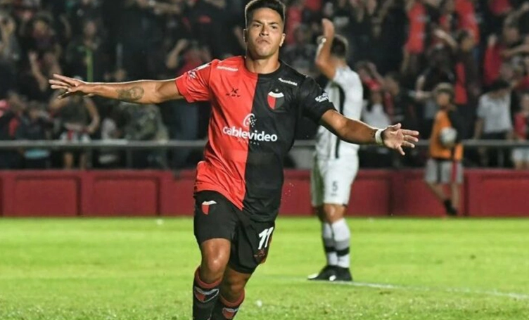 Nacho Lago, de Colón, es el primer jugador en la historia del fútbol argentino en admitir su homosexualidad.