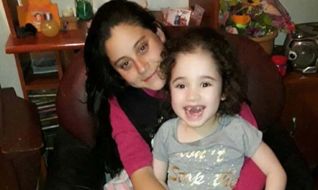 Una adolescente de 15 años estuvo muerta un mes en su cuarto sin que nadie lo supiera: la escalofriante frase de su madre