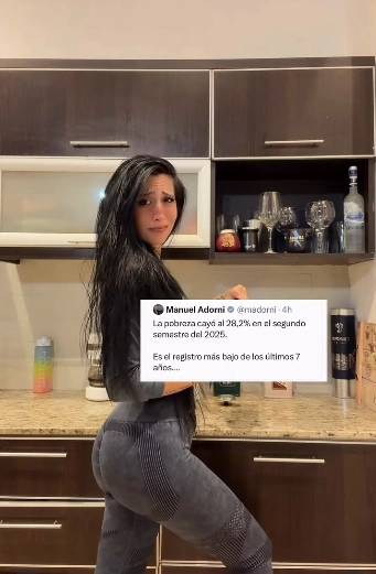 LAS CONVICCIONES POLITICAS DE STEFANIA TAMBIEN SEDUJERON AL PERIODISTA DEL MOMENTO.