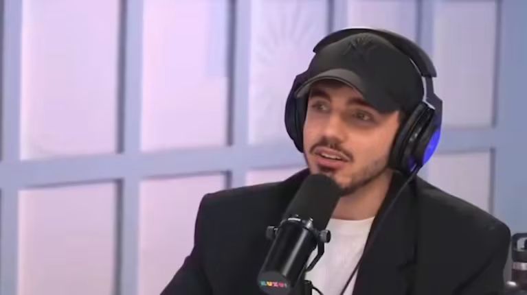 ¡Insólito! Santi Talledo pidió un auto de aplicación y terminó manejándolo: qué le pasó al chofer