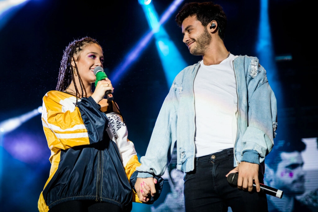 ANGELA TORRES CON AGUSTIN BERNASCONI. SEGUN LAS "MALAS LENGUAS" ELLA ESTABA SALIENDO CON EL CUANDO MAIA REFICCO SE LO HABRIA ROBADO EN SU CARA.