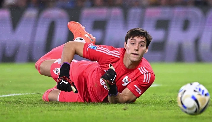 BELTRAN DEBUTO ESTE AÑO EN EL ARCO DE RIVER Y SE CONVIRTIÓ EN "EL ANGEL DE LA GUARDA" DEL MILLONARIO. LA GENTE PIDE A GRITOS QUE LO LLEVEN AL MUNDIAL, RECORDANDO LO QUE PASO CON ENZO FERNANDEZ EN LA PREVIA DE QATAR 2024. ¿LE DARA LA CHANCE SCALONI?