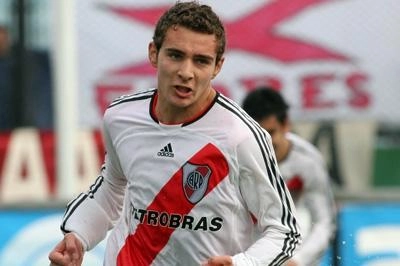 AHORA, MARCO RUBEN TIENE 39 AÑOS. CUANDO ERA BASTANTE MAS JOVEN JUGO EN RIVER.