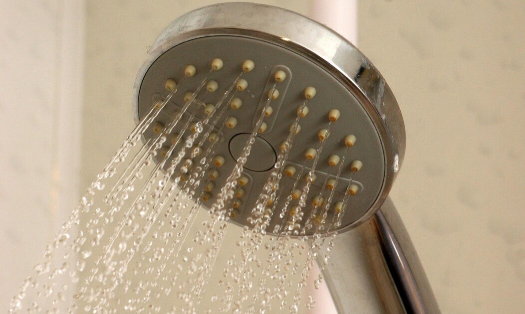 El hábito en la ducha que parece inofensivo, pero puede afectarte más de lo que creés