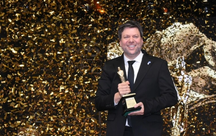 Guido Kaczka, con el Oro.