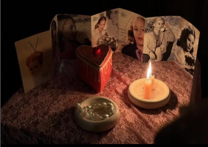 NI PRENDERLE VELAS A EVA PERON LA SALVO DEL ESCANDALO.