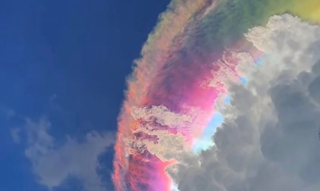 Parece IA, pero es muy real: el fenómeno que tiñe las nubes de colores y asombra al mundo