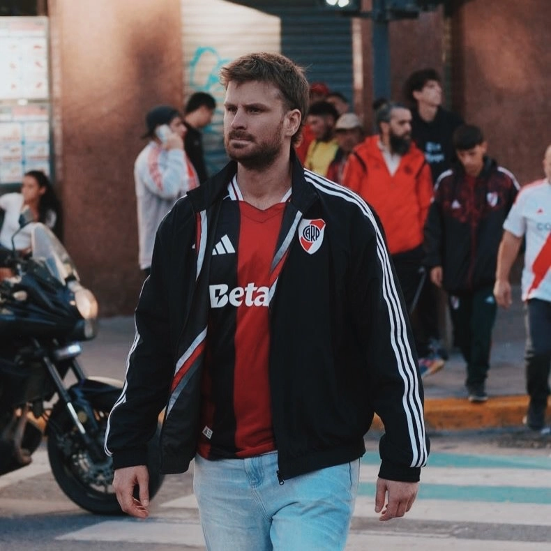 JUAN CRUZ YENDO A VER A RIVER. ES FANATICO DEL MILLO Y ESTE DOMINGO ESPERA GRITAR CAMPEON.