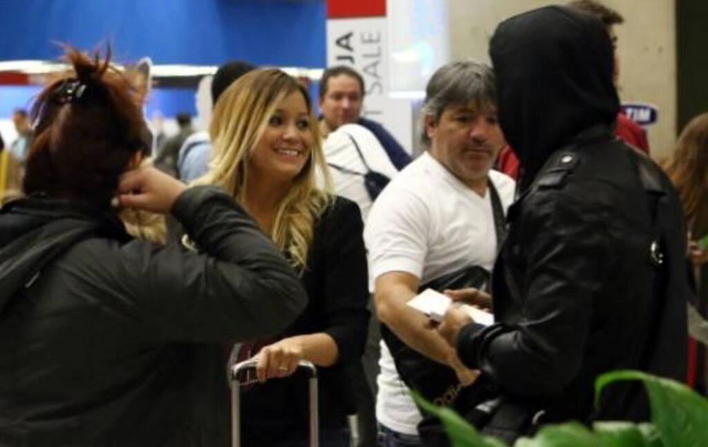 CUANDO GIANNINA LE DIO A BENJAMIN A LA HERMANA DEL KUN (LA MADRE NO QUISO IR PORQUE NO LA PODIA NI VER) SE PRODUJO EL CONATO DE AGRESION Y EL INSULTO.