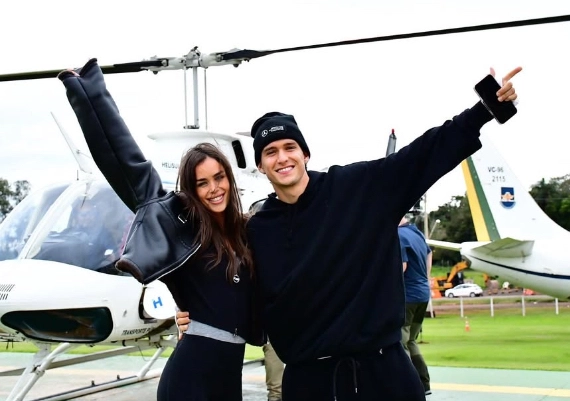 LA DESPAMPANANTE GIULIA CON LEO BALERDI, QUE JUGARA EL MUNDIAL PARA ARGENTINA, EN UN VIAJE A LAS CATARATAS DEL IGUAZU.
