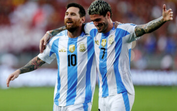 La charla que tuvieron Messi y Rodrigo de Paul, su gran amigo que lo acompaña en este durísimo momento: "No sé cómo hace"