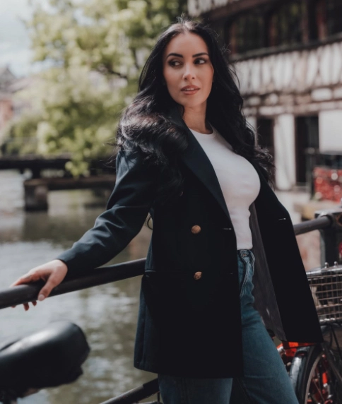 YAZ JAUREGUI EN SU FACETA DE MODELO