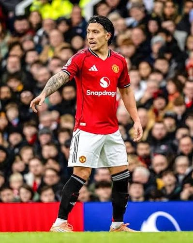 LICHA MARTINEZ JUEGA EN EL MANCHESTER UNITED DE INGLATERRA. POR SU FORMA DE JUGAR LE DICEN "EL CARNICERO".