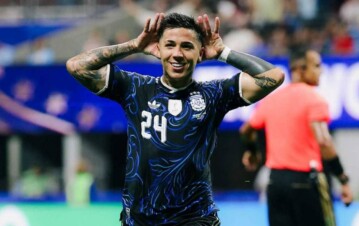 El escándalo que desató Enzo Fernández en su club tras el triunfazo contra Inglaterra: “Matón racista y payaso”