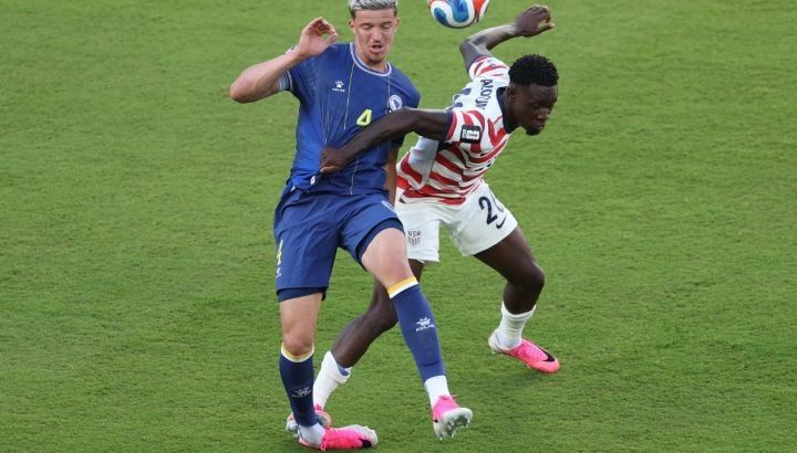LA INFRACCION DE BALOGUN AL JUGADOR BOSNIO.