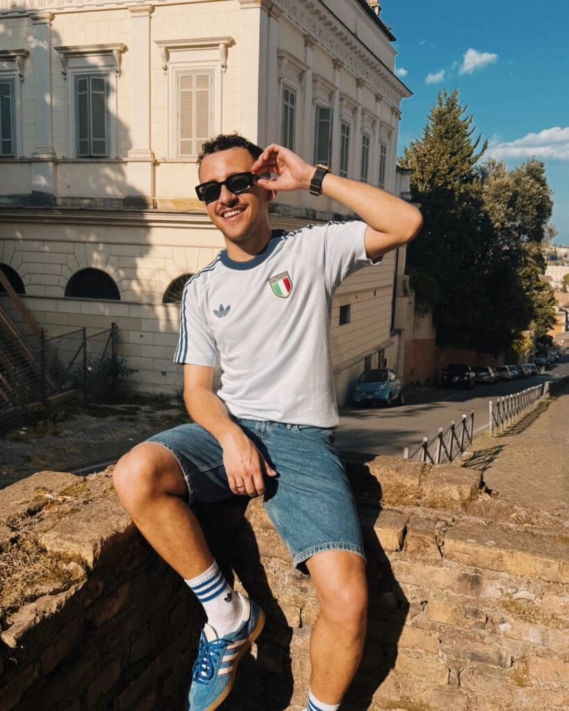 FEFE CON LA REMERA DE ITALIA. CON SU APELLIDO BONGIORNO ES UN TANO MAS.
