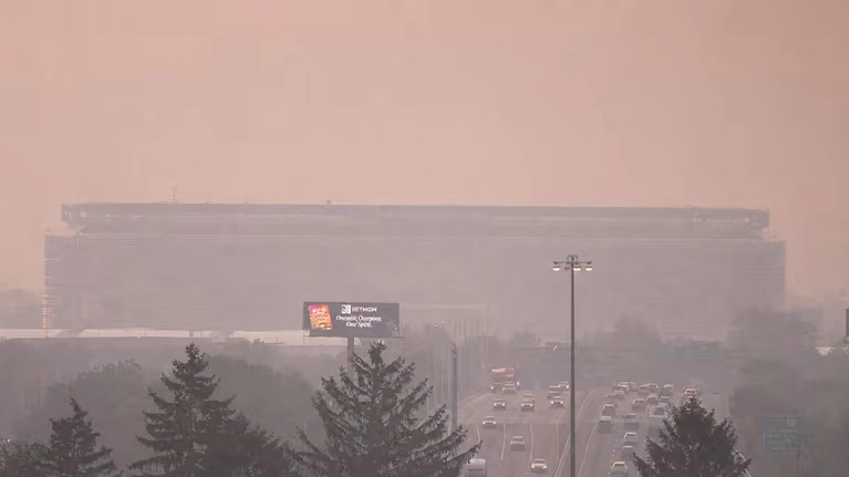 EL ESTADIO DE EAST RUTHERFORD DONDE SE VA A JUGAR LA FINAL CASI NO SE VE POR EL HUMO