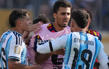 La provocación del capitán de España a los jugadores argentinos que terminó en la pelea con Paredes: "Habla menos, boludo"