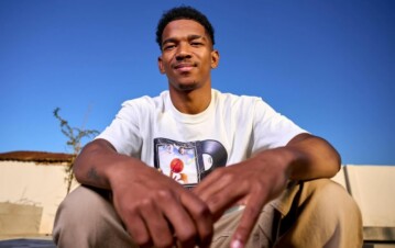 El desgarrador video de Jayden Adams en el vestuario de Sudáfrica en el Mundial: mientras sus compañeros festejaban, él se enteraba de la noticia más dolorosa