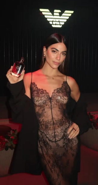 ELLA ES MODELO INTERNACIONAL.