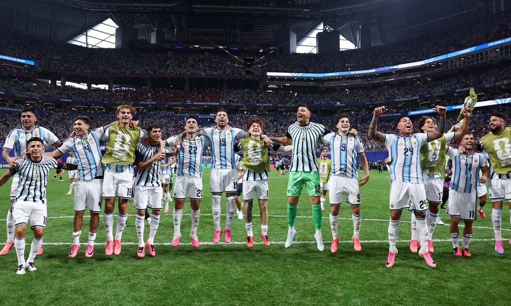 El periodista que cubre a la Selección Argentina que se quedó sin casa y en la calle