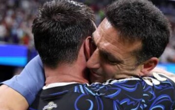 ¡Mucho más que un partido! Se supo qué le dijo Lionel Messi a Scaloni al abrazarlo luego del histórico triunfo de Argentina sobre Inglaterra