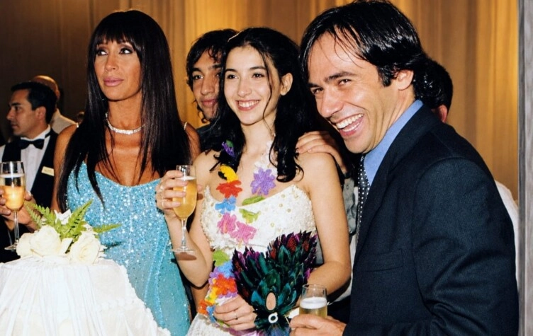 Sofía Gala en su fiesta de 15 junto a Alejandro Anton y Moria Casán